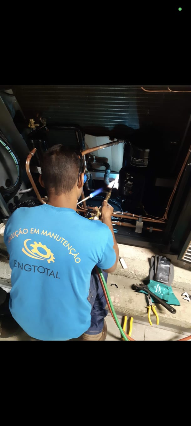 Equipe técnica da Engtotal Engenharia em campo